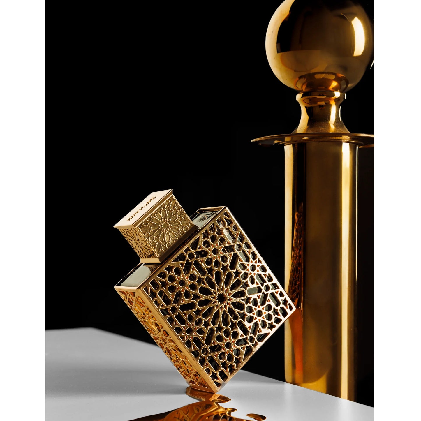 Rayhaan Elixir de Rayhaan, fragancia aromática ambarada con menta, benjuí y vainilla. Elegante y atemporal.