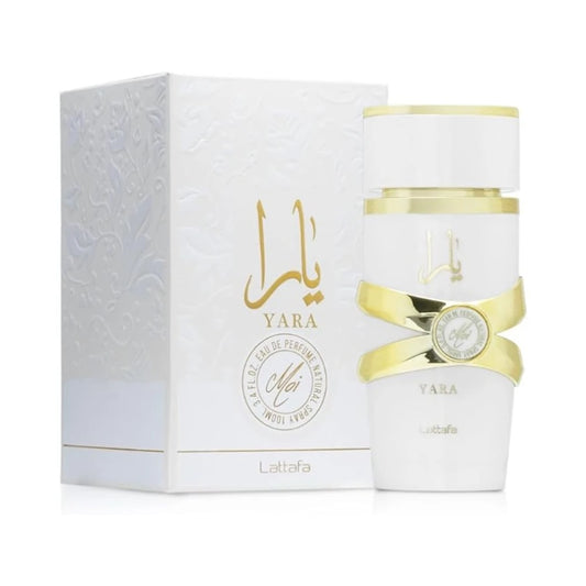 Yara Moi de Lattafa, fragancia floral gourmand con jazmín, melocotón, caramelo y ámbar. Suave y sofisticada.