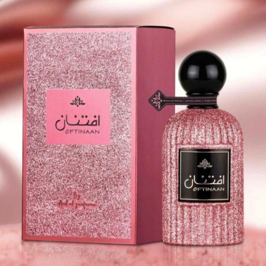 Eftinaan de Ard Al Zaafaran, fragancia floral frutal con litchi y bergamota, corazón de rosa y violeta y fondo de vainilla, almizcle, ámbar y musgo de roble. Delicada.