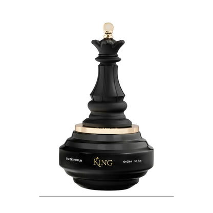 King Check Mate de Lattafa, fragancia gourmand ambarada con ciruela, castaña, especias y ámbar. Poderosa y sofisticada.