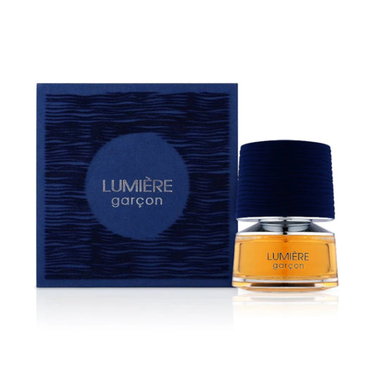 Lumiere Garçon de Fragrance World, fragancia masculina con notas especiadas, dulces y ambaradas. Ideal para un estilo elegante y carismático.