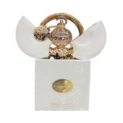 Signature White de Fragrance World es un perfume ámbarado floral con incienso, frutas y avellanas sobre un corazón de rosa, jazmín y coco y un fondo de sándalo y almizcle blanco.